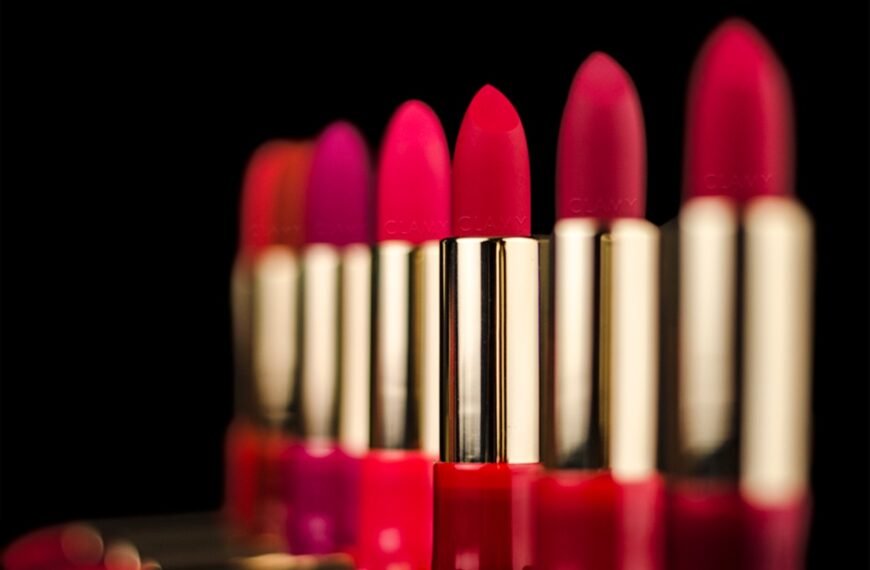 Jaka szminka do błękitnej sukienki