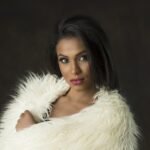 Jaka szminka do granatowej sukienki