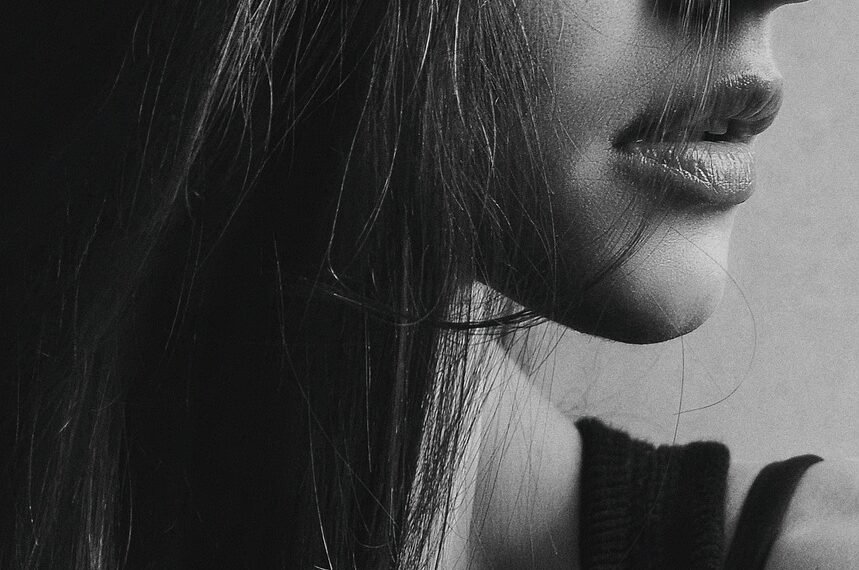 Jaka szminka do koralowej sukienki