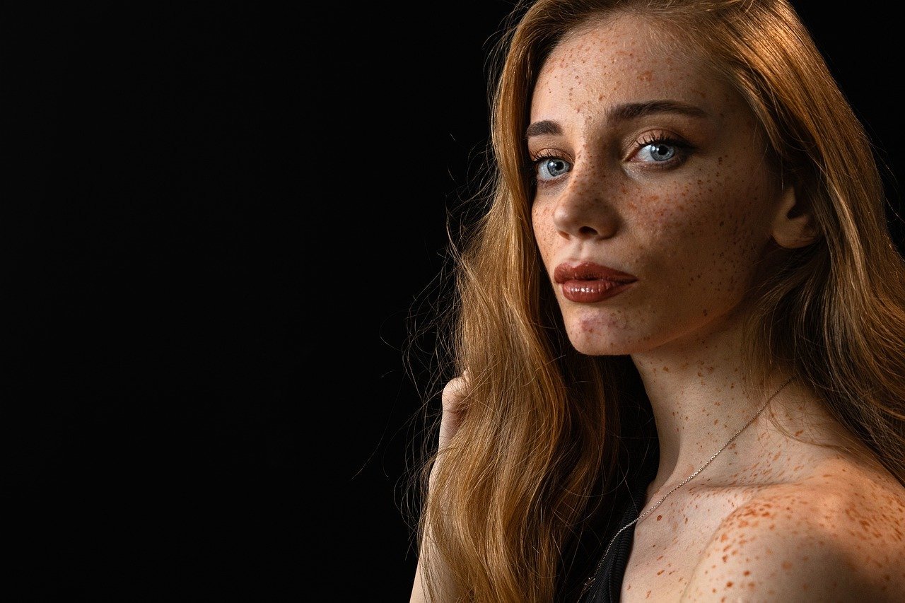 Jaka szminka do różowej sukienki